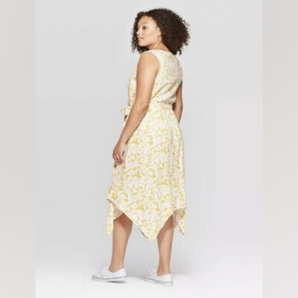 Ava & Viv Yellow Floral Sharkbite Hem Midi Dress - Picture 7 of 7